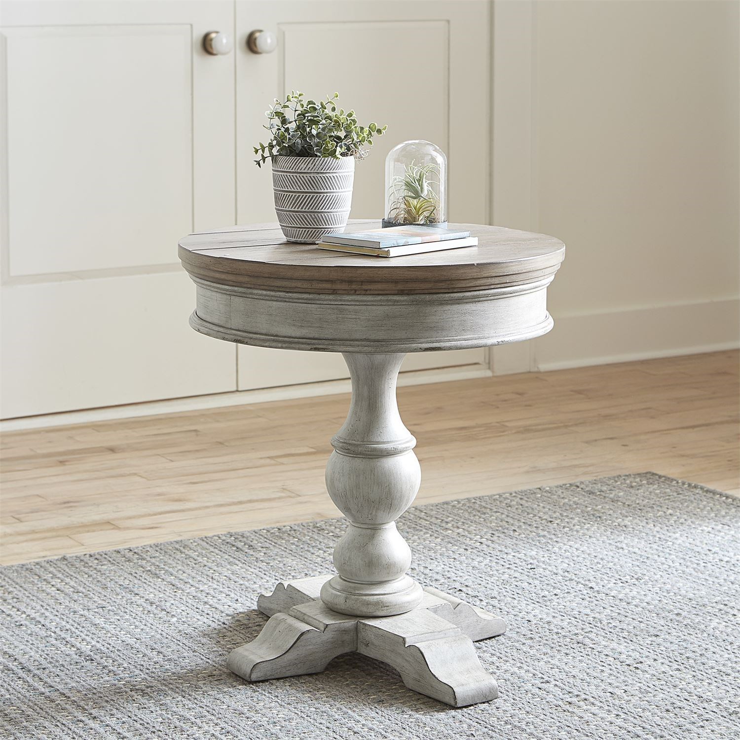 Liberty Furniture Heartland Transitional Round Pedestal Chairside Table